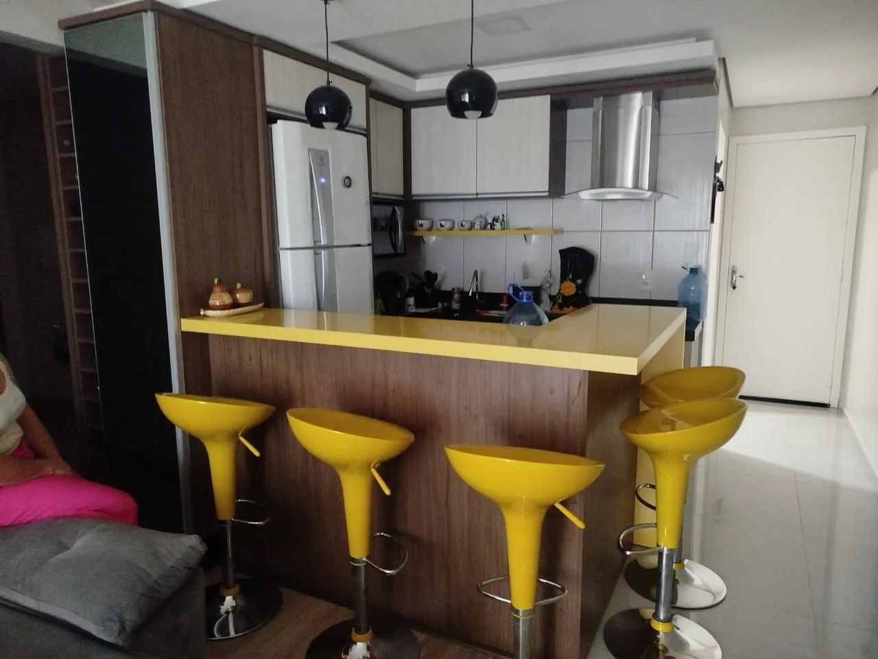 Vendo 5 banquetas amarelas
