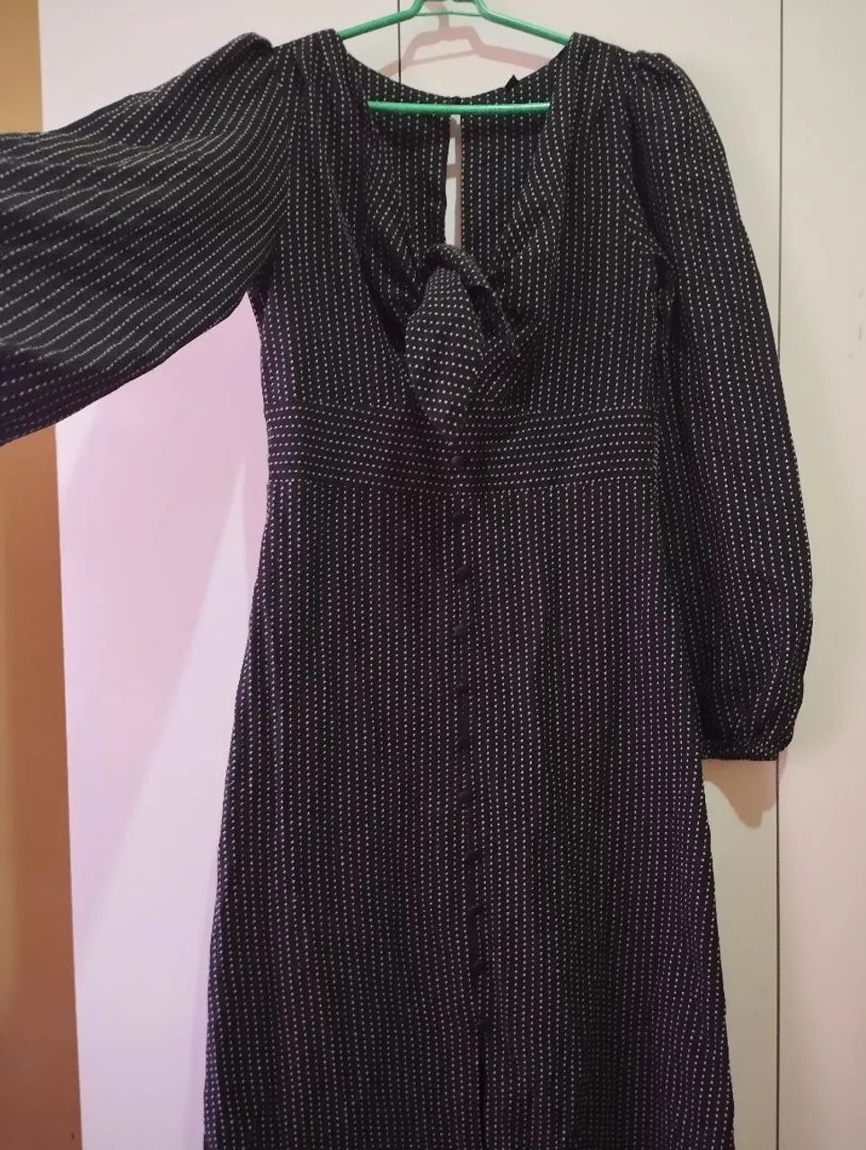 Vestido preto bolinha - Foto 4