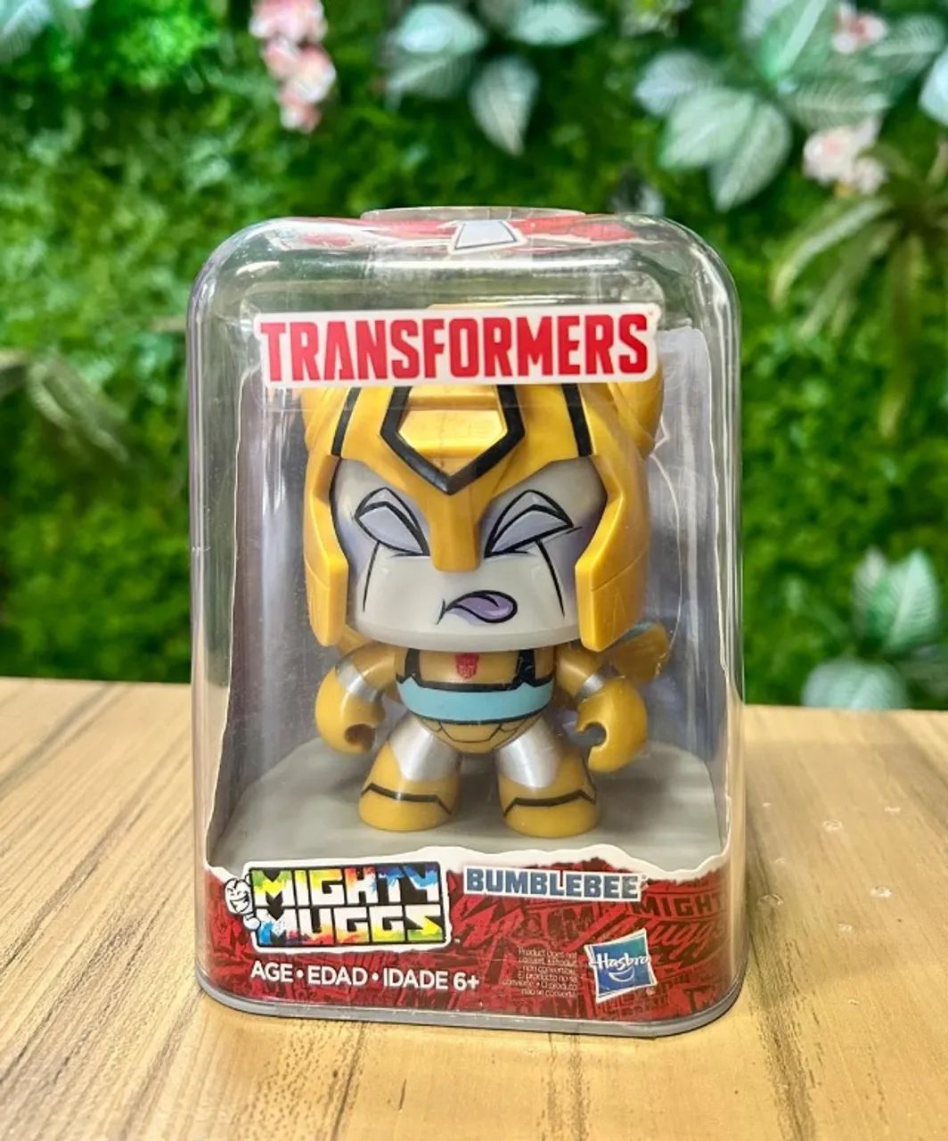 Boneco Transformers Mighty Muggs Bumblebee E3456 Hasbro Action Figure miniatura - Foto 3