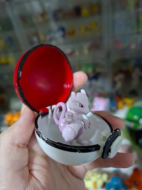 Pokemon Miniatura Mewtwo Basic Fun 1999 com Pokebola - Foto 2