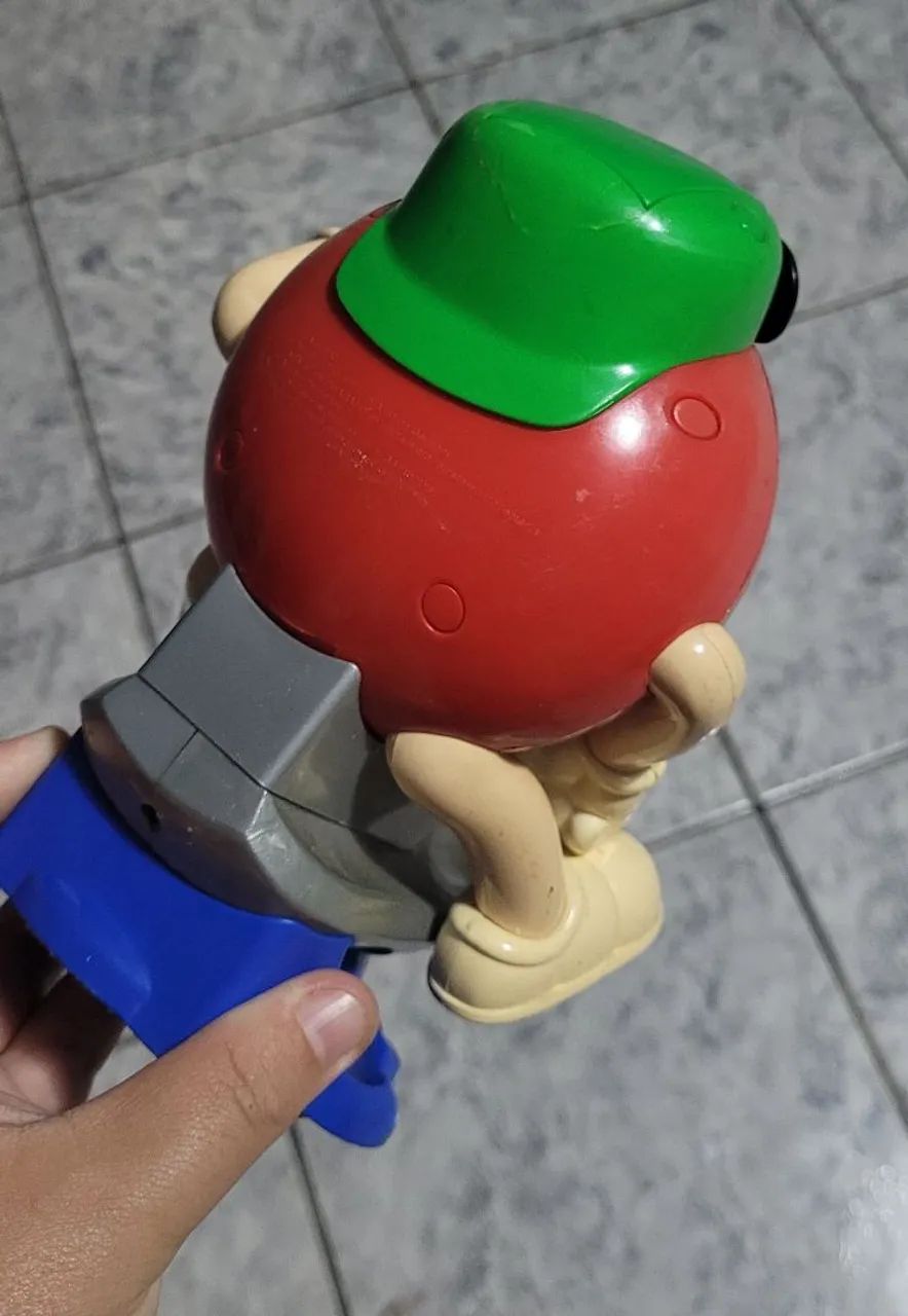 Boneco M&MS jet-ski dispenser de bombons baleiro mms - Foto 4