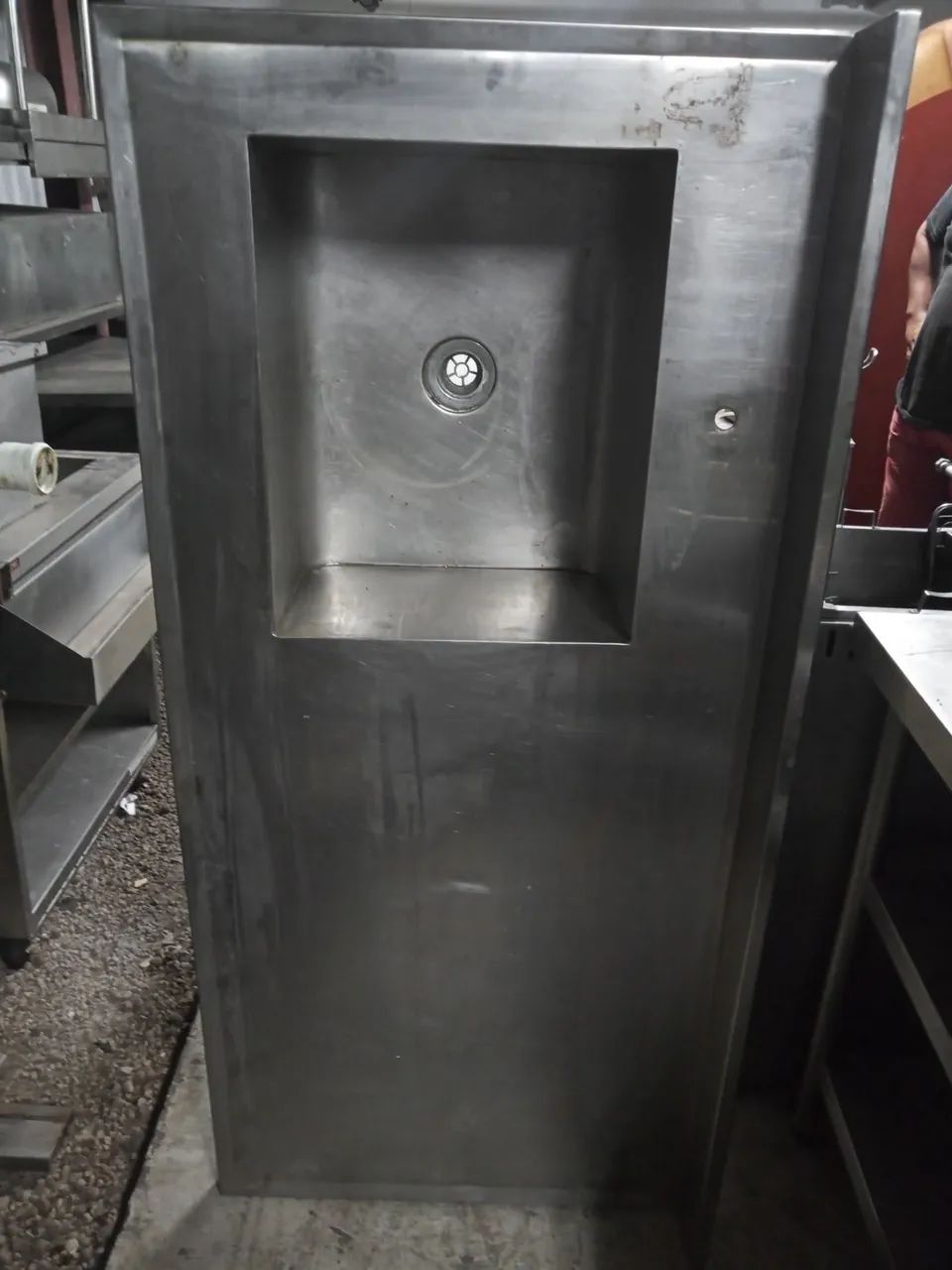 Mesa com cuba ( esquerda) inox. 150x70x90