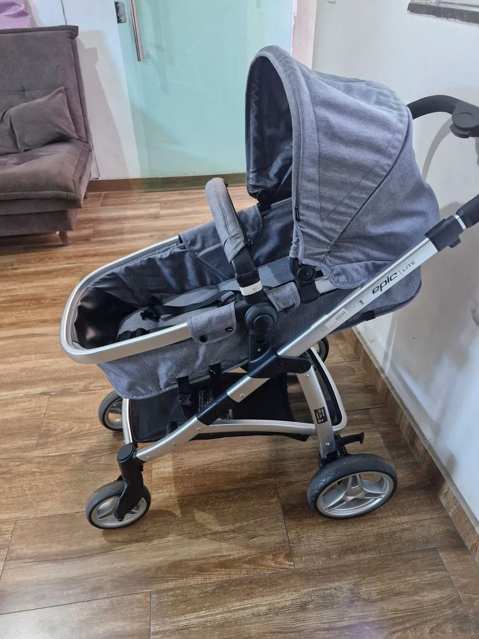 Carrinho de bebê + bebê conforto 