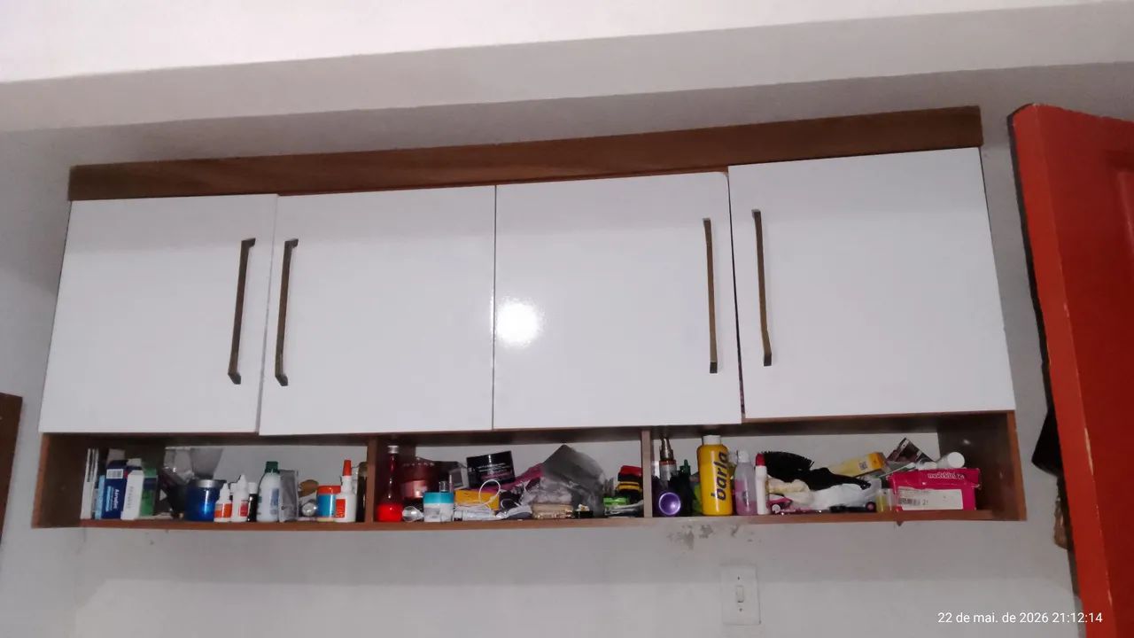 Guarda roupa suspenso 