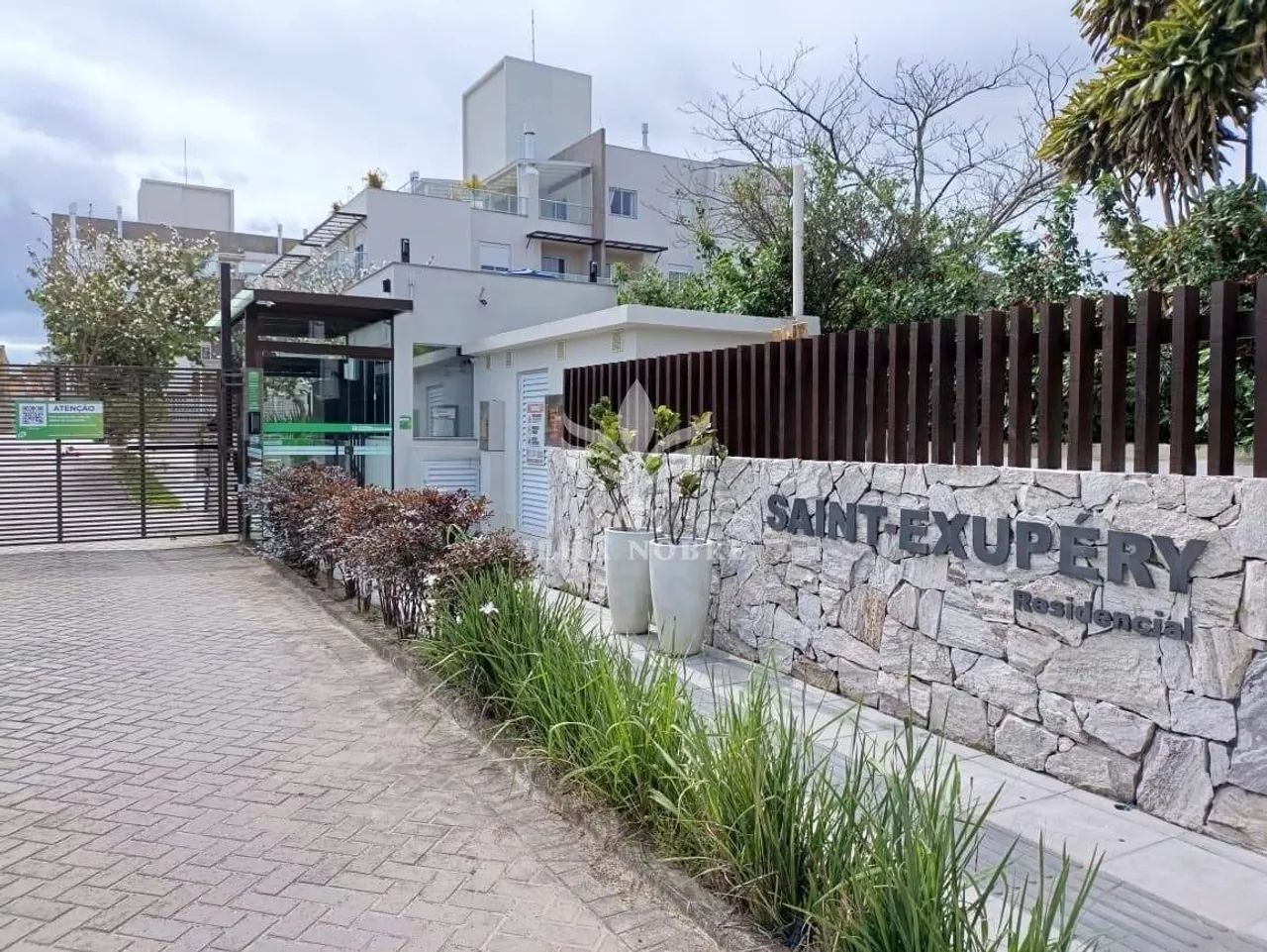 Apartamento 3 quartos sendo uma suíte para aluguel no Campeche Florianópolis com 128,75 m²