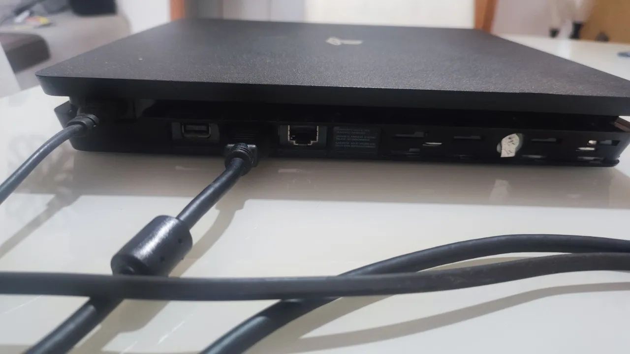 PS4 PLAYSTATION + 3 CONTROLES  - Foto 4