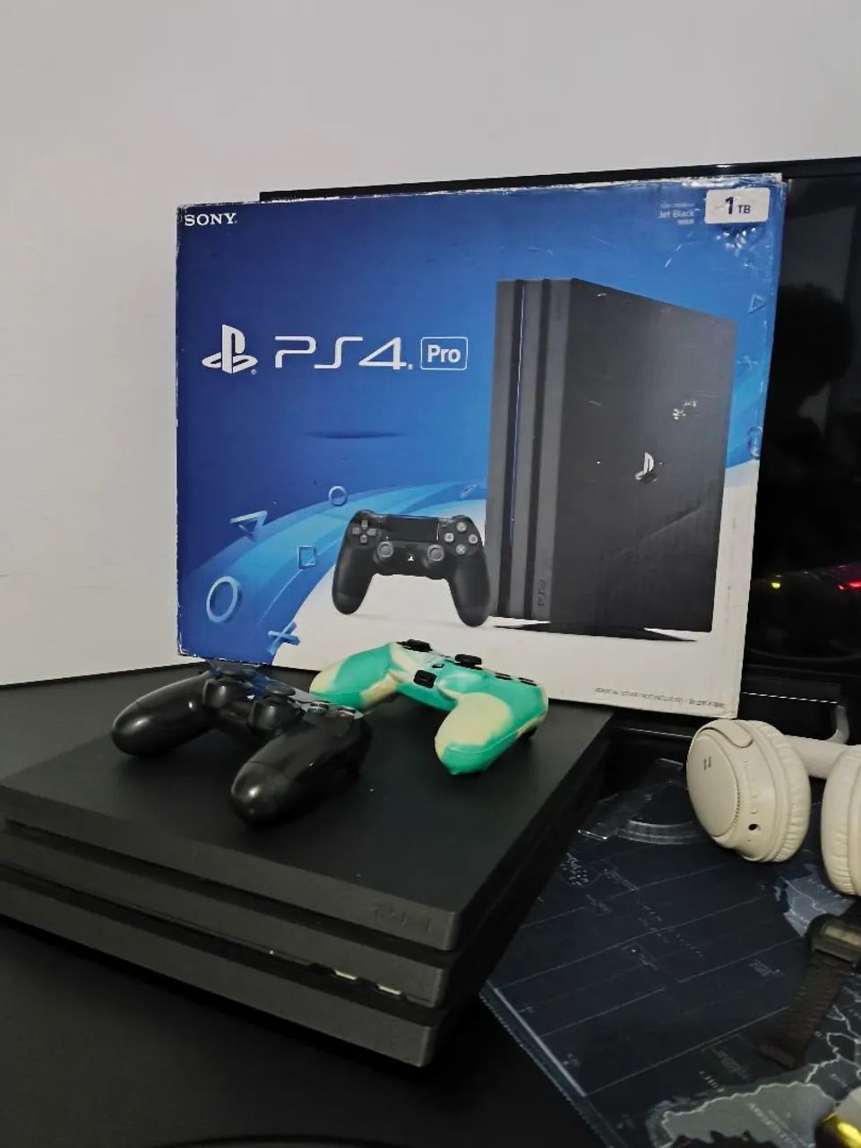 ps4 pro com caixa e cotroles  - Foto 2