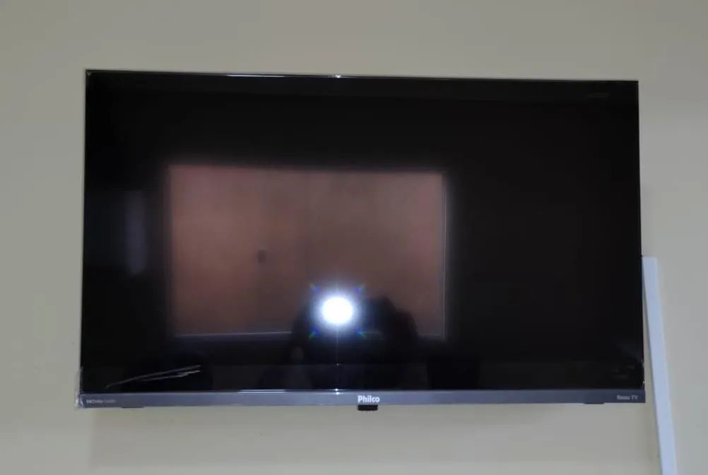 SMART TV PHILCO 32" ROKU - Foto 2