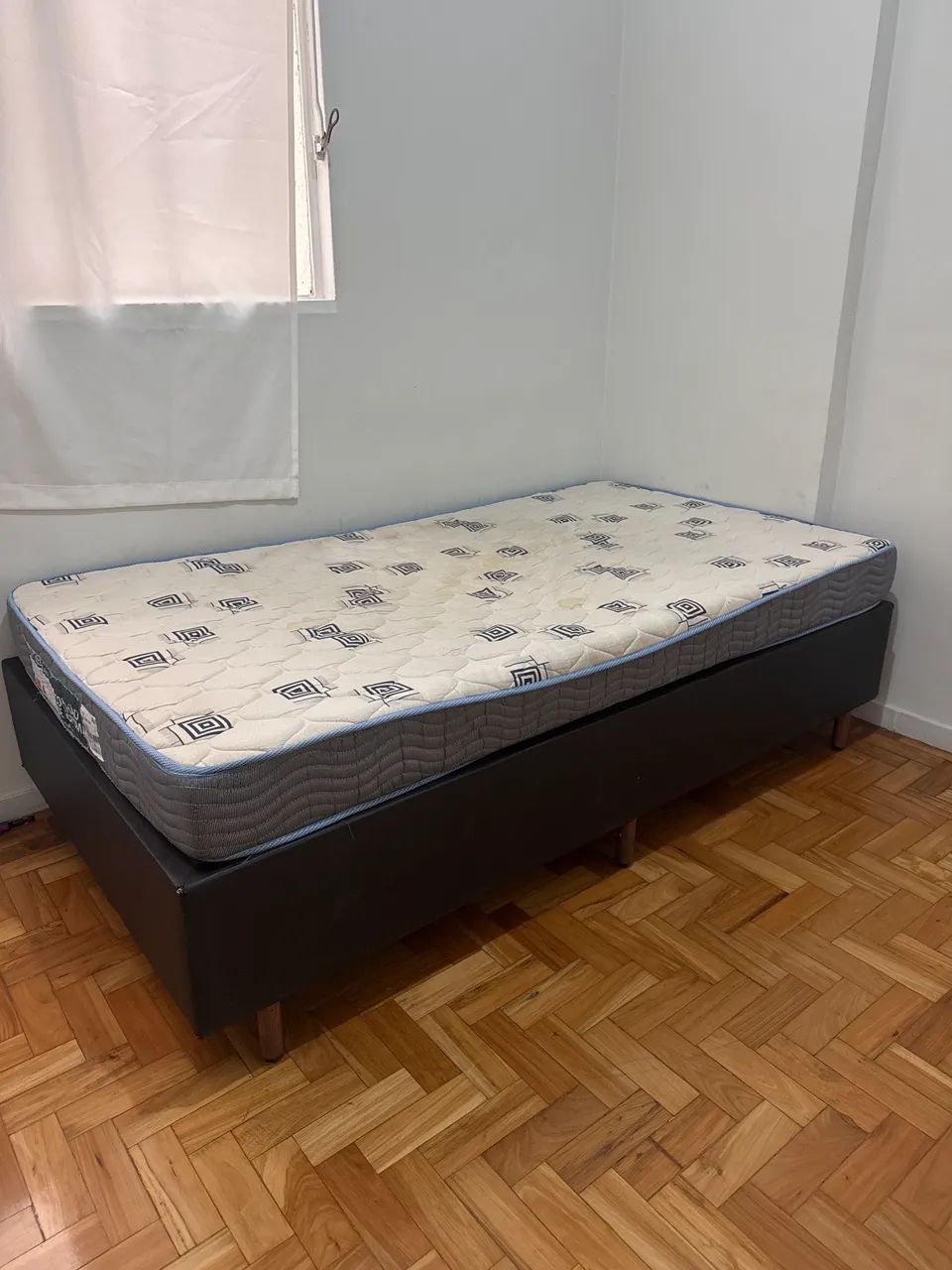 Cama de Viúva com Colchão + Base Box