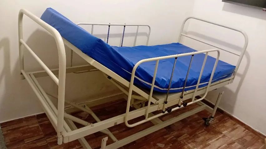 Cama hospitalar 3 movimentos  + 2 colchões  - Foto 3