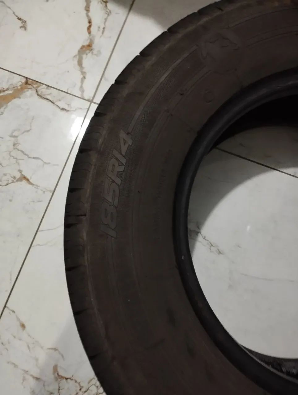 Vende 2 pneus de Kombi usado. - Foto 3