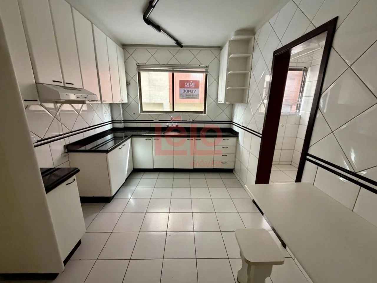 Apartamento na Zona 07 em Maringá, próximo à UEM, com 2 quartos e sacada - Foto 3