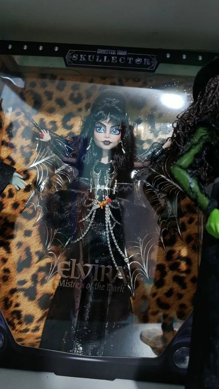 Boneca monster high Elvira 