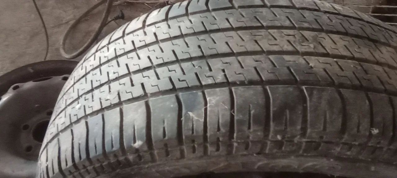 Pneu de carro aro 14