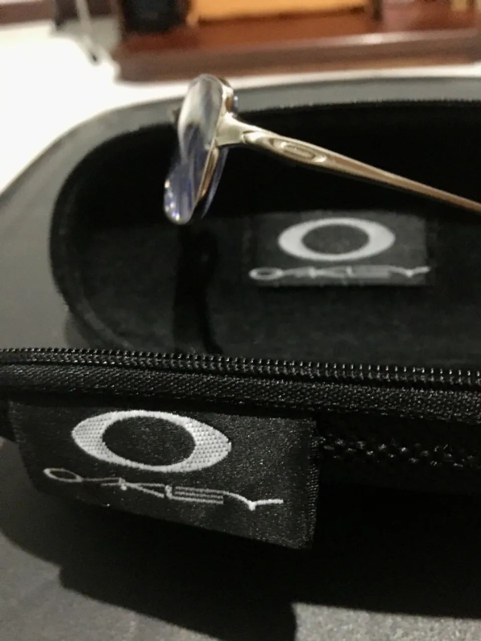 Armação Oakley prata novo na caixa - Foto 3