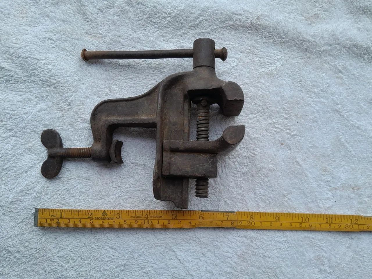 Morsa de bancada antiga 