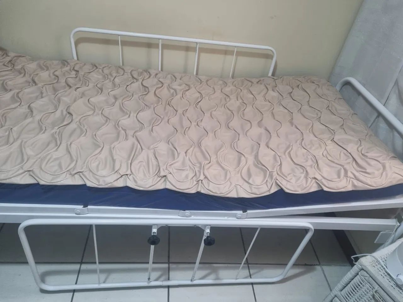 Vendo Cama hospitalar com colchão pneumático - Foto 5