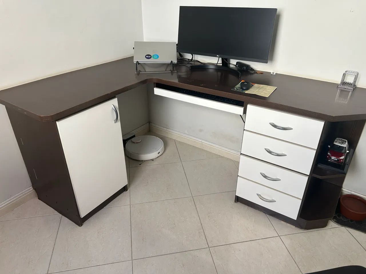 Mesa de escritório em ótimo estado