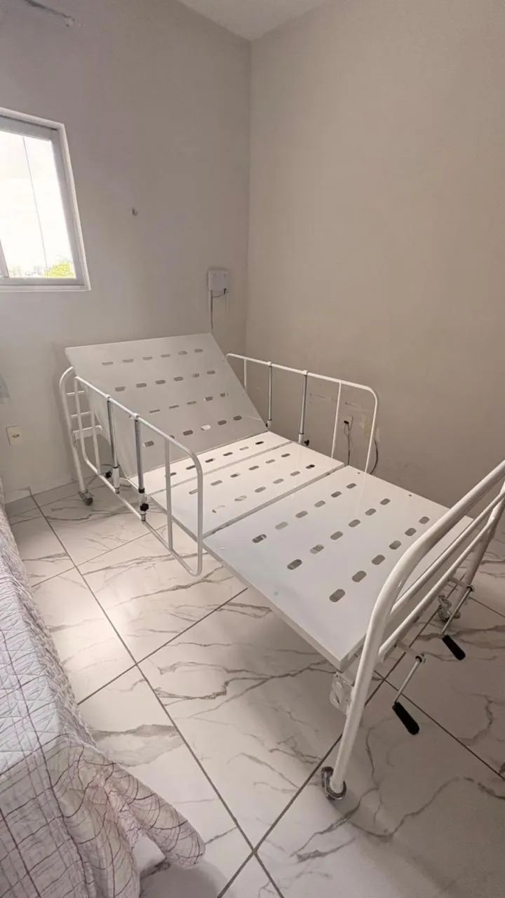 Cama hospitalar semi-nova (6 meses de uso)