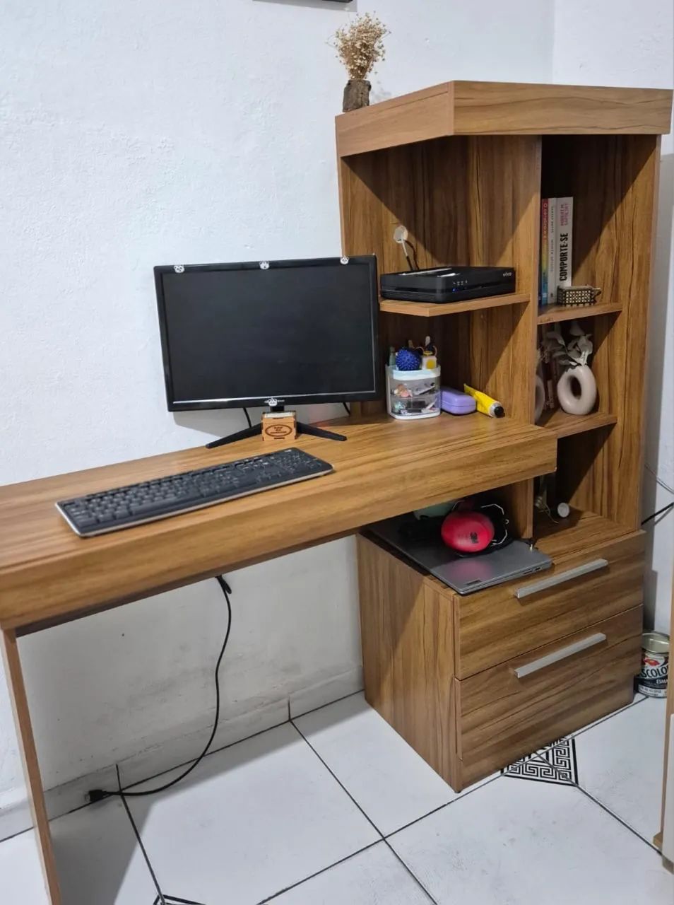 Escrivaninha com Estante e Gaveteiro - Home Office - Foto 2