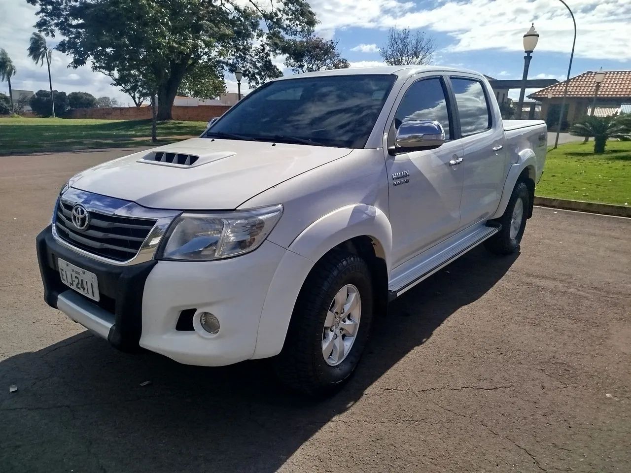 Toyota Hilux CD SRV D4-d 4X4 3.0 TDI Diesel AUT 2012