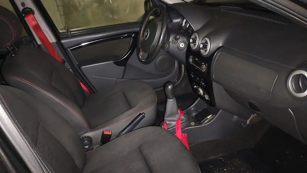 Renault Sandero 2011