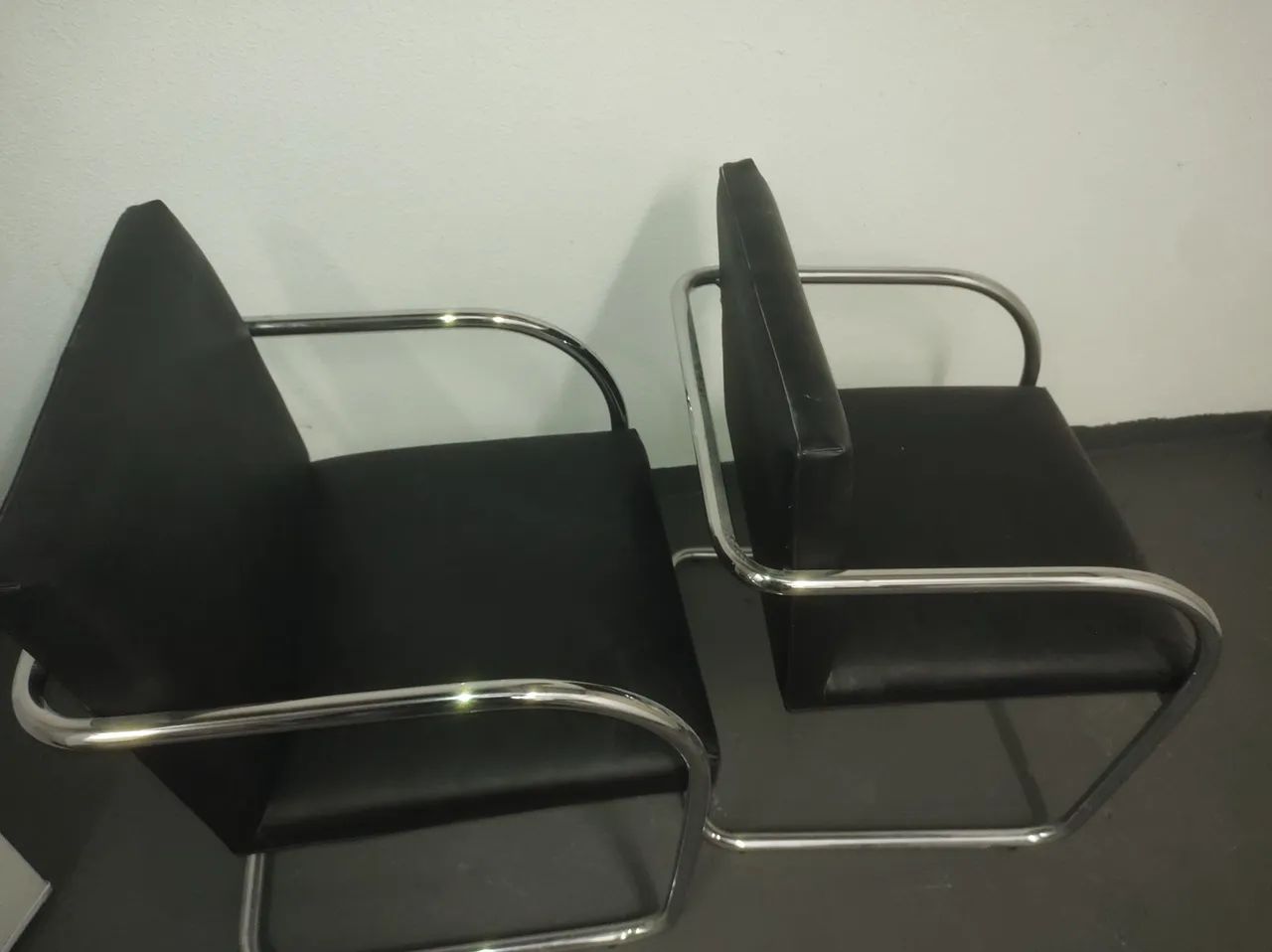 Vende-se cadeira de couro 100 as duas - Foto 4
