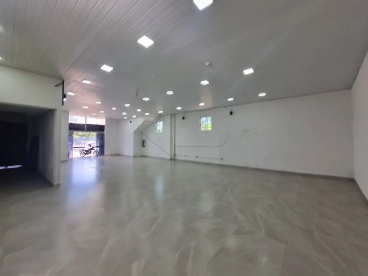 SALÃO COMERCIAL COM EXCELENTE LOCALIZAÇÃO NO JARDIM MARIA BUCHI MODENEIS - Foto 5