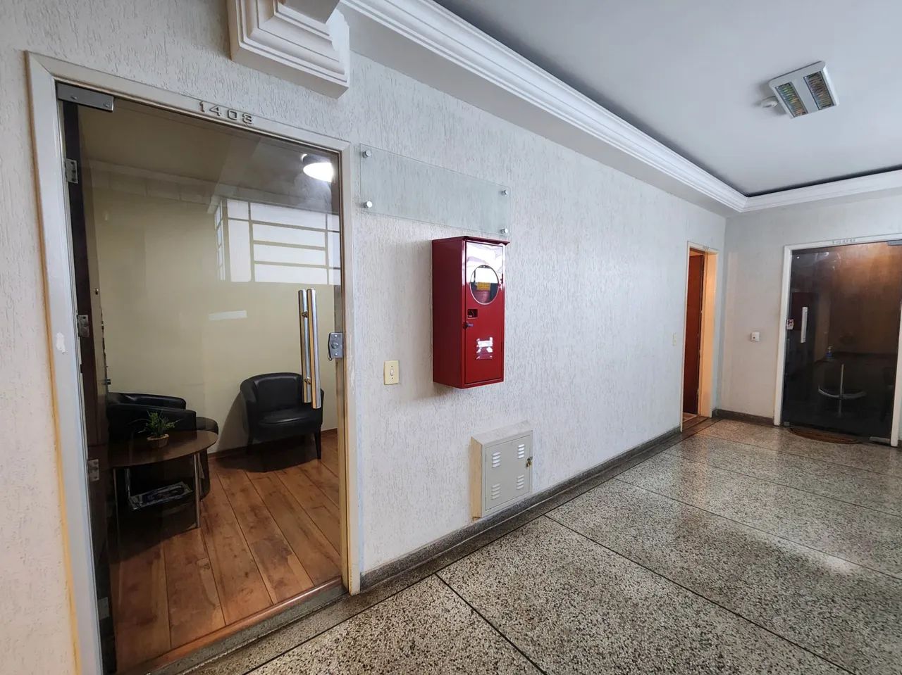 Uma sala com vaga de garagem no Centro para venda