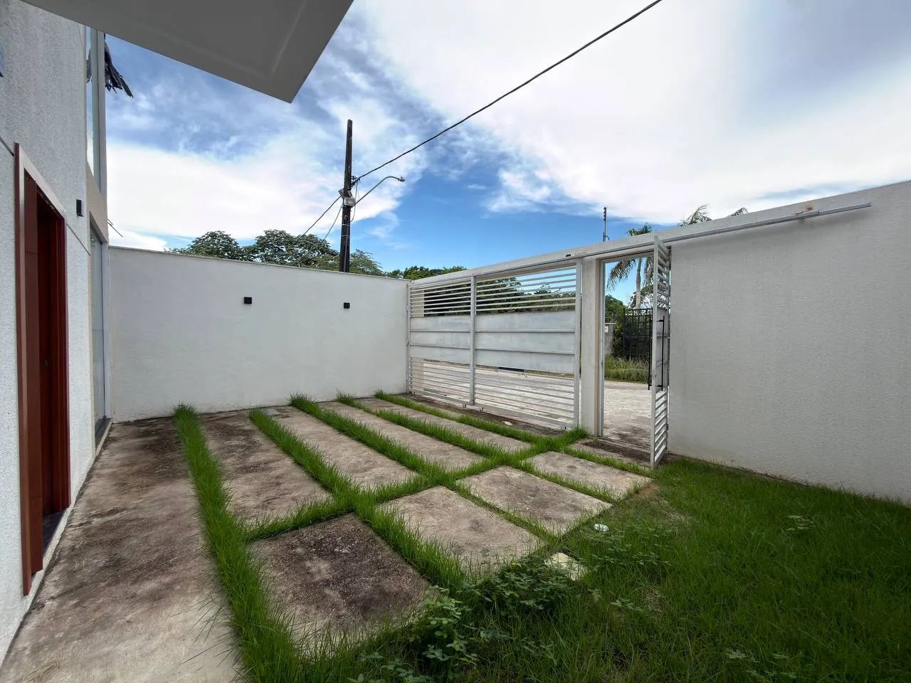 CASA EM FLORES / AV NILTON LINS DUPLEX 2 SUÍTES COM SALA ÍNTIMA E 2 VAGAS - Foto 4