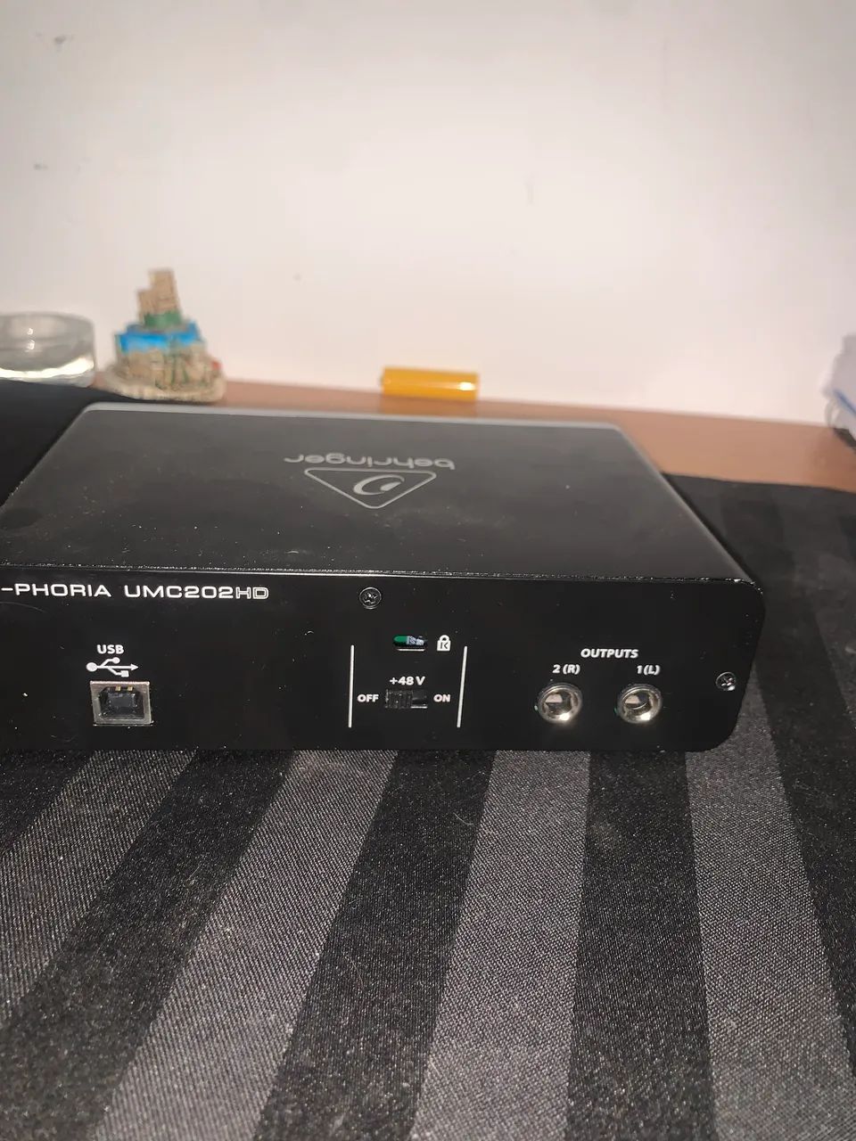 Interface de áudio behringer U-phoria Umc202hd perfeito estado  - Foto 5