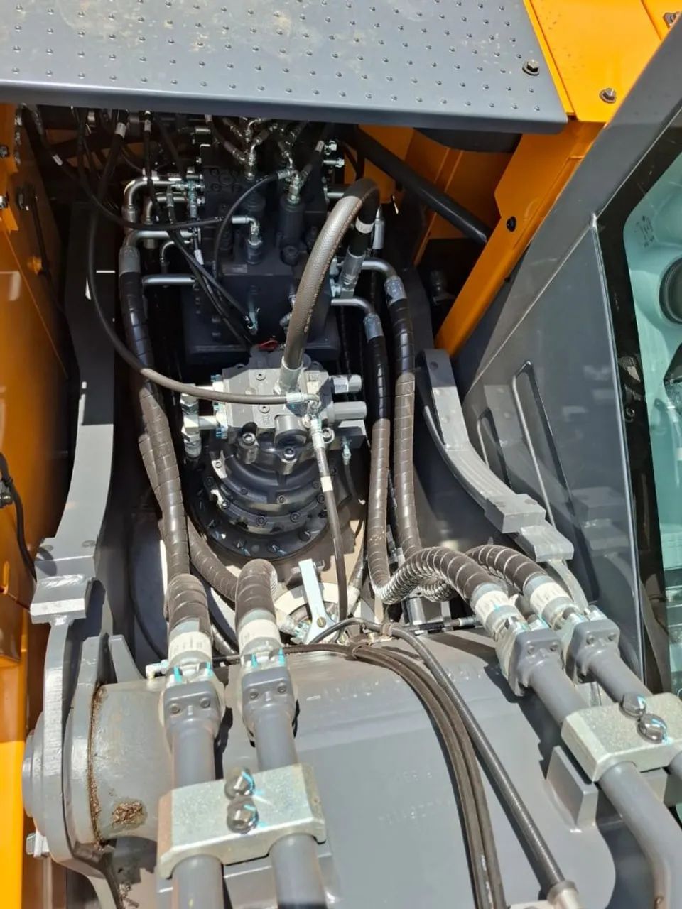 Hyundai Hx220L (Zero) - Foto 2