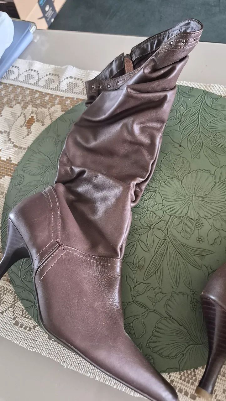 Bota de couro cano médio - Foto 4