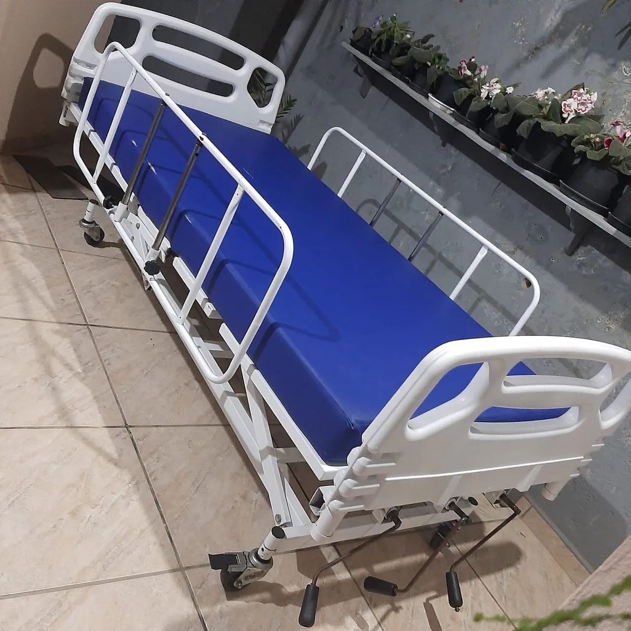 Cama hospitalar com colchão pneumático 3 ajustes  - Foto 4