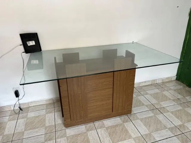 VENDO MESA COM TAMPO DE VIDRO