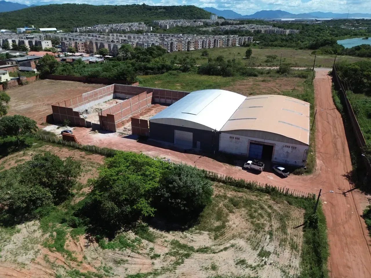 Alugo galpão com  792  mts no bairro  pedras - Foto 2