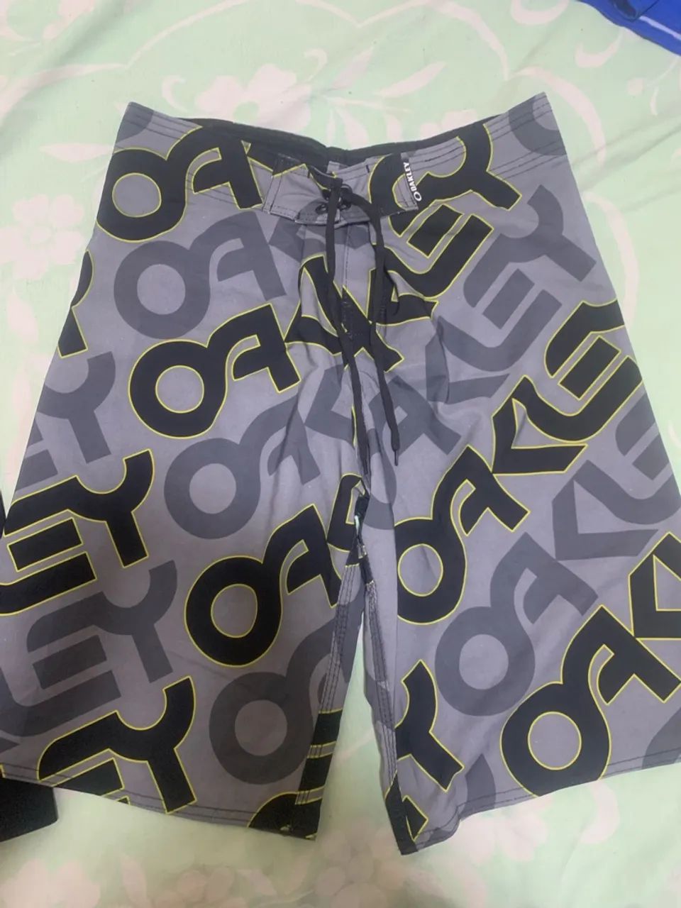 Short quilo silver é um da oakley