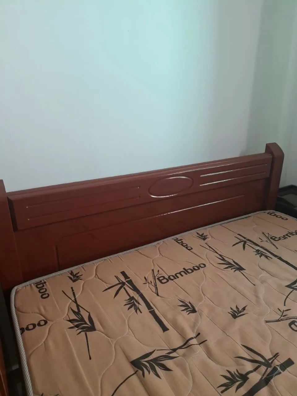 Cama com colchão ortopédico 