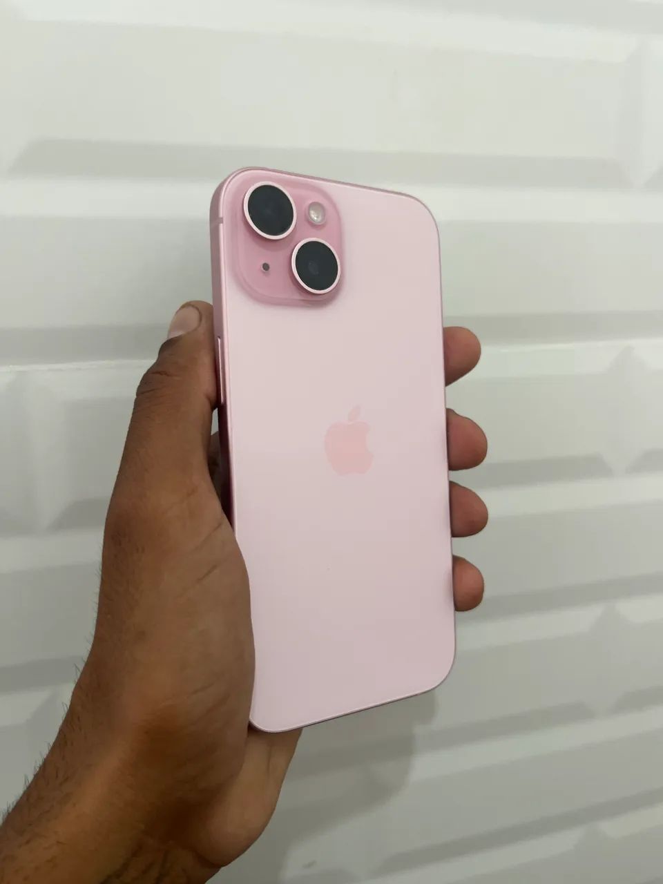 iPhone 15 rosa na garantia.