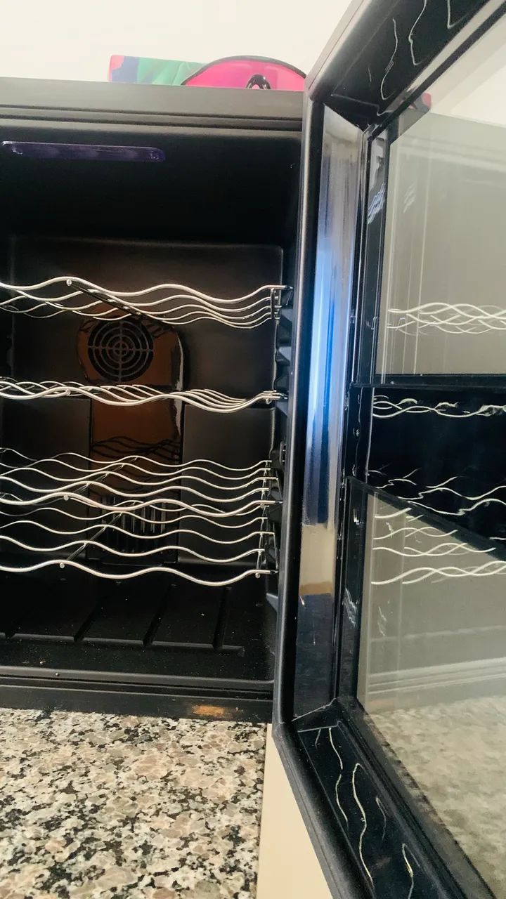 Vendo adega philco toutch espelhada - Foto 2