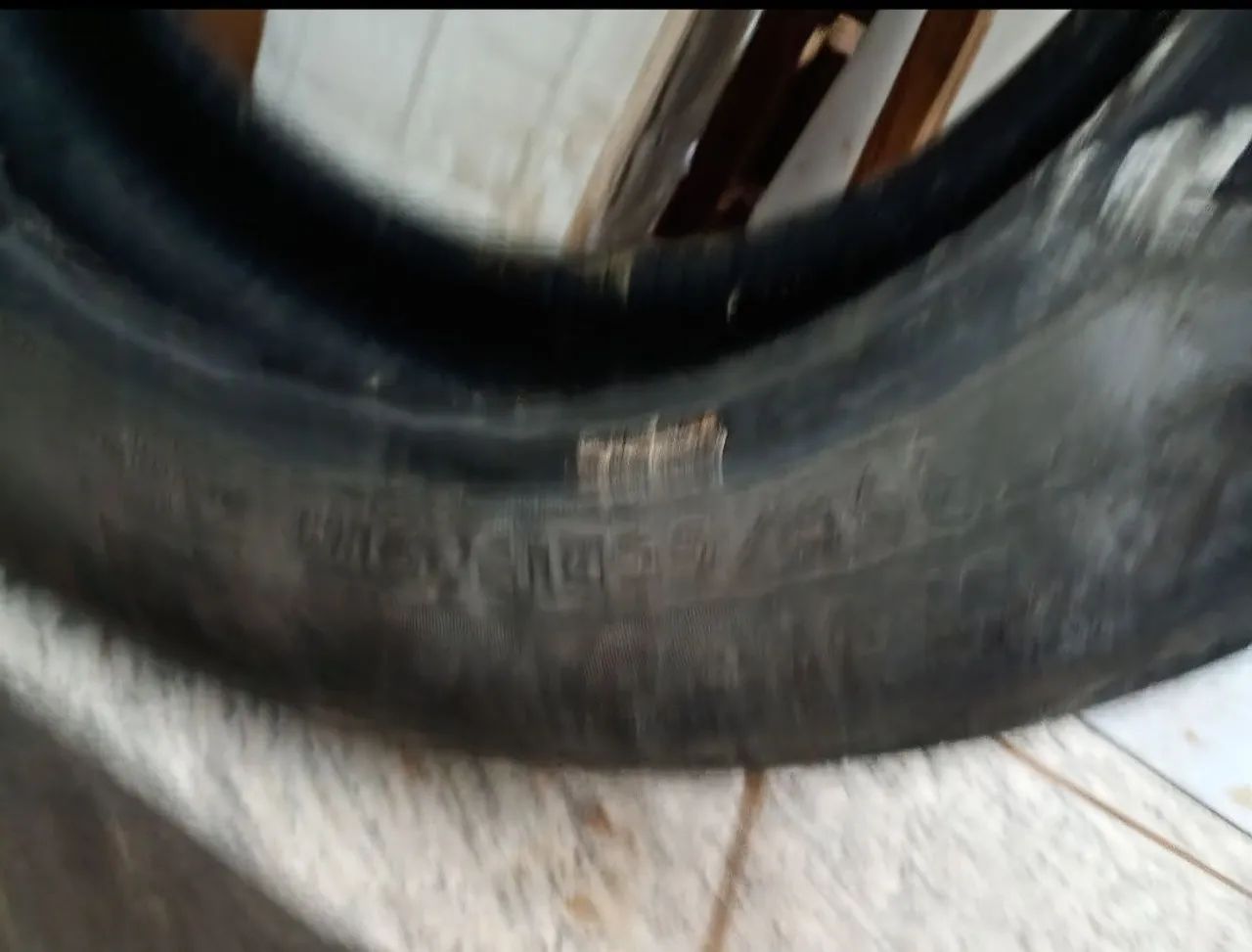 Pneu de carro - Foto 4