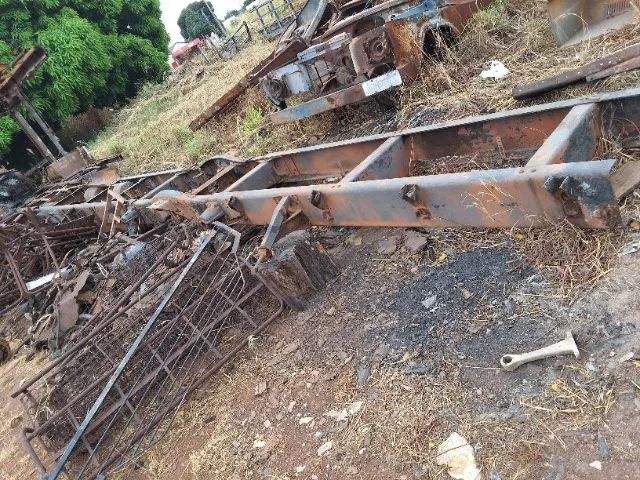 Vende-se chassi de ônibus usado 13 metros. 