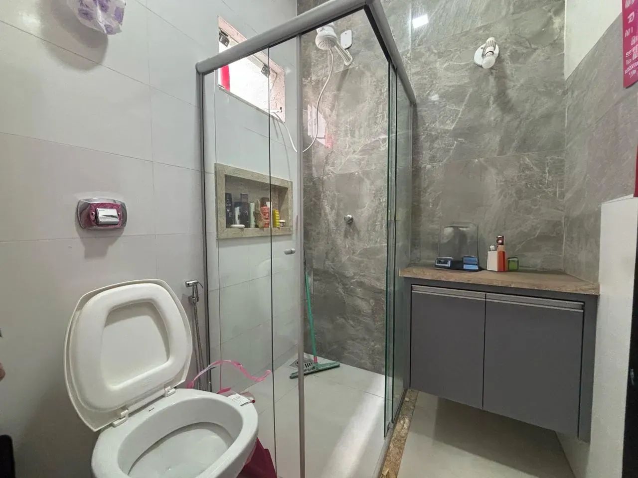 Casa á venda em Rio Verde com cômodos amplos, armários embutidos, 3 quartos e quintal impo - Foto 9