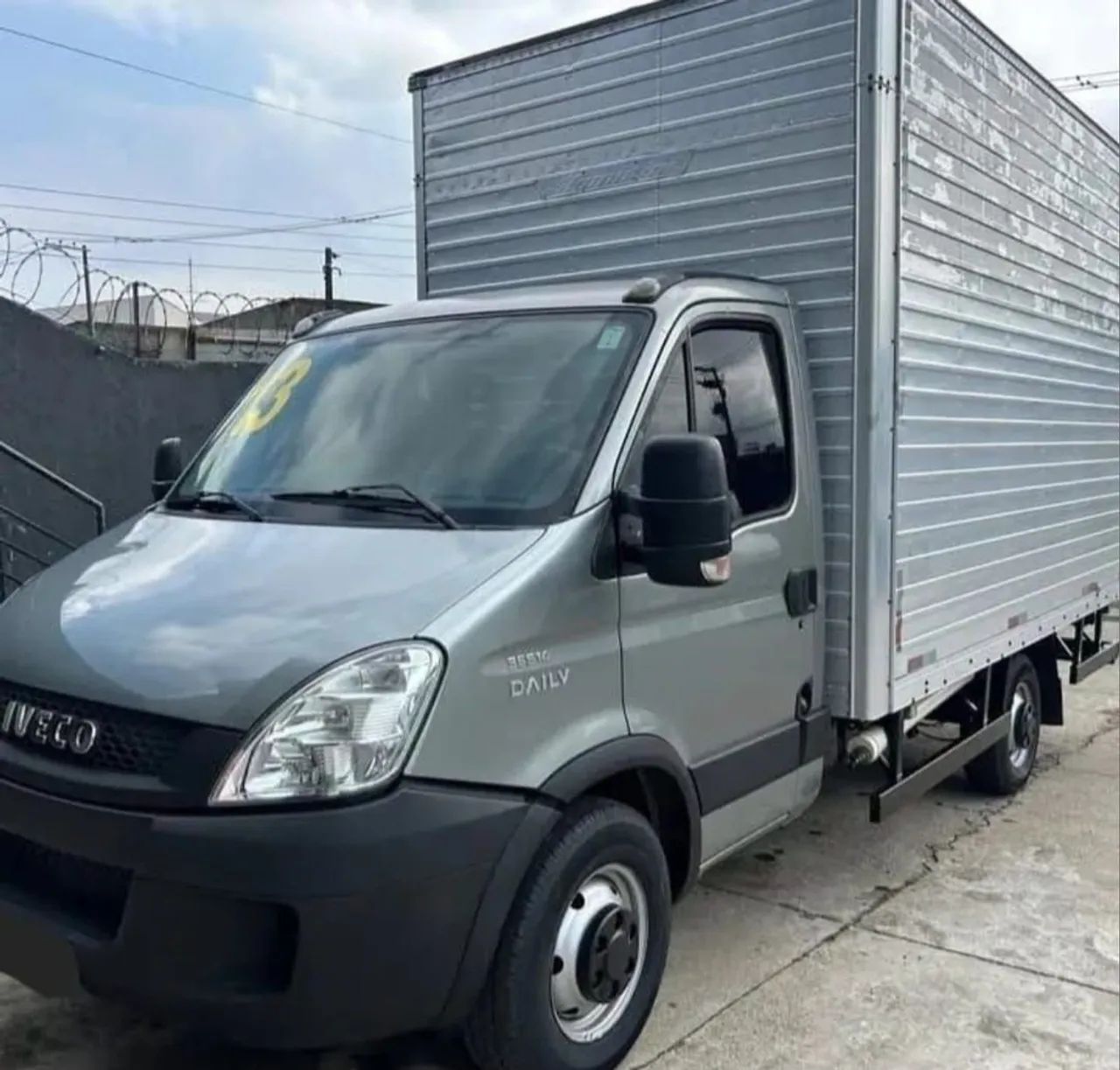 IVECO 35S14 BAÚ SECO ANO 2013 - Foto 3