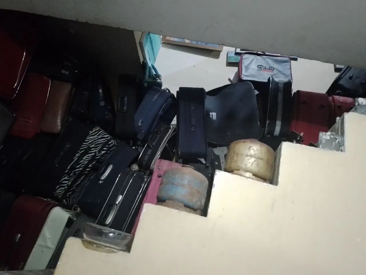 Malas usadas  com pequenas alvarias  50$ qualquer  tamanho. 
