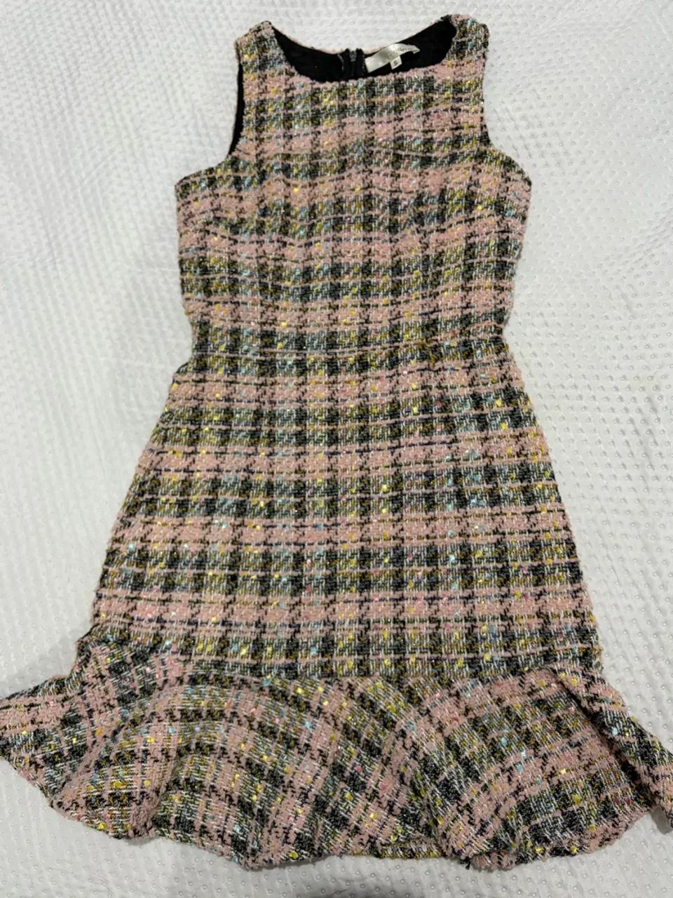  ? Vestido rosa com saia rodada e babado 