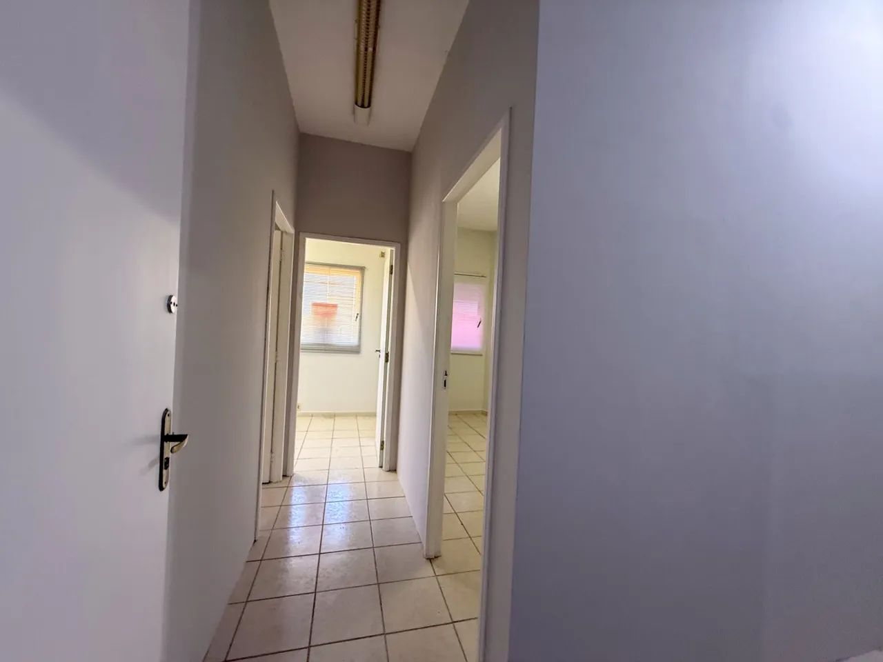 Sala comercial para alugar no Cond. Executive Center Skowronek - Foto 4