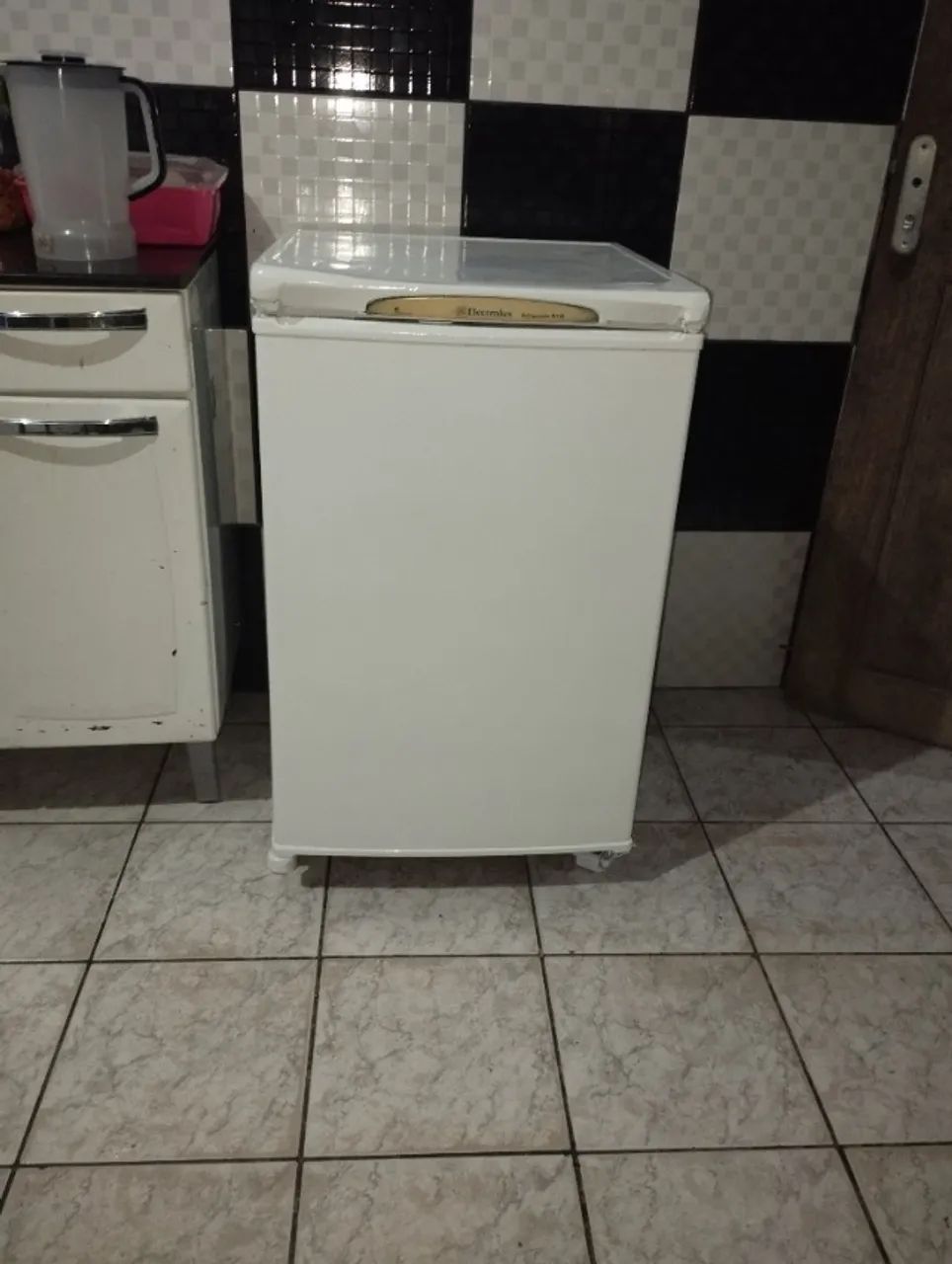 Frigobar Eletrolux.