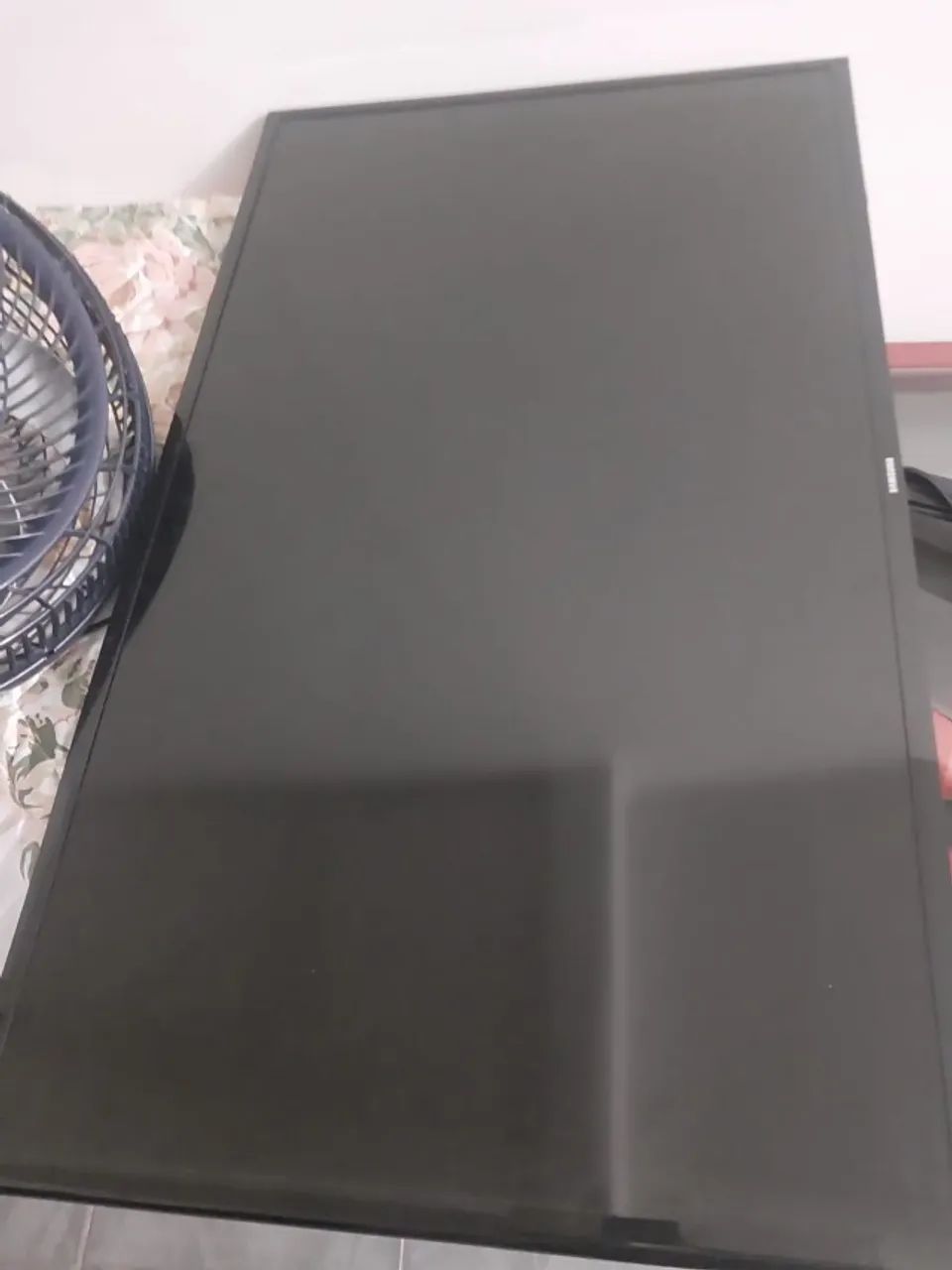 Vendo TV 43" com tela danificada