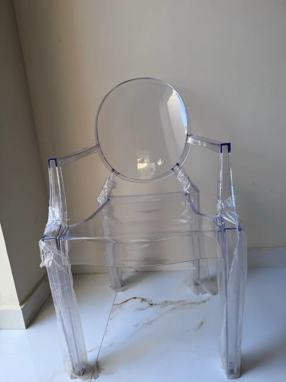 Cadeiras transparente com braços Louis Ghost - Foto 3